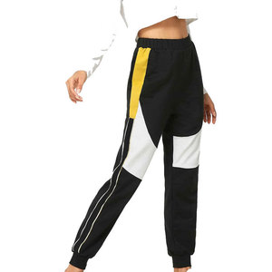 Pantalones Deportivos Negros con Bloques de Color, Cintura Elástica, Puños Ajustables, Estilo Urbano - Product Image 2