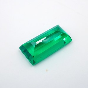 พลอยทับทิมสีเขียวเพาะเลี้ยงในห้องปฏิบัติการ 14.50 กะรัต ทรงกลม (21x10x12 มม.) - แบรนด์ HAYAAT GEMS สำหรับทำเครื่องประดับ - Product Image 4