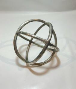 Sculpture moderne en aluminium argenté pour table, statue d'art métallique abstraite, décoration de luxe pour la maison, pièce maîtresse pour le salon ou le bureau - Product Image 3