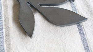 Support de plat en métal noir thermolaqué sur mesure pour la décoration de table à manger, isolant thermiquement, vente en gros fabricant - Product Image 2