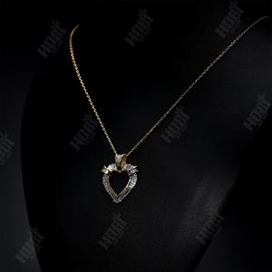 Colgante en forma de corazón con moissanita talla baguette para mujer, colgante de diamante brillante, colgante de oro amarillo de 14K, colgante para boda - Product Image 3