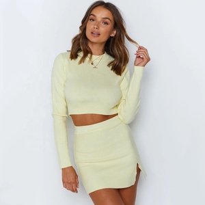 Ensemble de vêtements d'été grande taille pour femmes haut court respirant et short deux pièces motif de logo personnalisé avec jupes-manches longues - Product Image 4