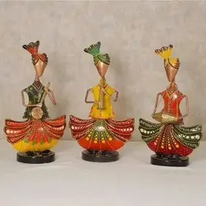 Figuras Decorativas de Hierro de Bailarinas Tradicionales Rajasthani Hechas a Mano para el Hogar u Oficina, Juego de 3 Figuras Metálicas de Músicos - Product Image 3