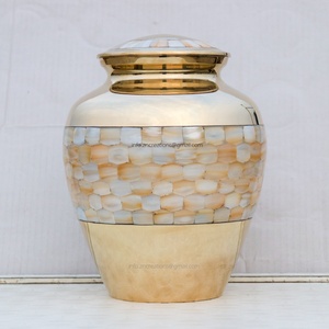 Urna de cremación de alta calidad, urnas de latón nácar para cenizas humanas con incrustaciones de fregona, urnas para cenizas hechas a mano de India - Product Image 6