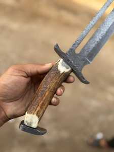 Cuchillo de Caza Forjado a Mano con Hoja Recta de Acero de Damasco, Punta Caída, Mango de Cuerno de Ciervo, para Uso en Exteriores, con Funda de Cuero, OEM ODM - Product Image 3