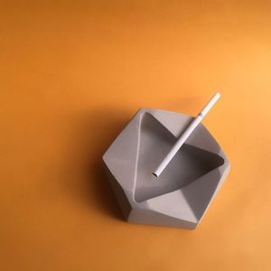 Cendrier sans fumée en aluminium, design industriel moderne, durable, résistant à la chaleur, accessoire de fumeur de table, aspect artisanal haut de gamme - Product Image 4