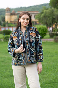 Chaqueta de terciopelo negro hecha a mano para mujer con bordado Suzani, mangas largas, colección de ropa exterior de moda étnica. - Product Image 1