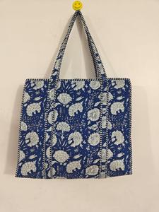 Bolsa de Mano Acolchada Hecha a Mano con Estampado Kantha, Bolsa de Compras de Algodón Acolchado, Bolsa de Viaje Reutilizable para la Playa - Product Image 3