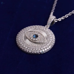 จี้เพชรโมอิสซาไนต์แบบ Iced Out ชุบทอง ดีไซน์หรูหรา สร้อยคอป้องกันภัย เครื่องประดับจิตวิญญาณ จี้ฮิปฮอปสำหรับแร็ปเปอร์ - Product Image 2