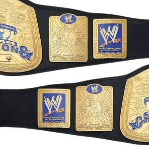 Réplica del Título del Campeonato de Parejas de Smackdown: Agresión Sin Piedad - Product Image 3