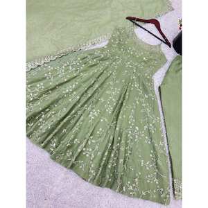 Robe de soirée brodée de créateur avec tenue de soirée Dupatta avec séquence - Product Image 5