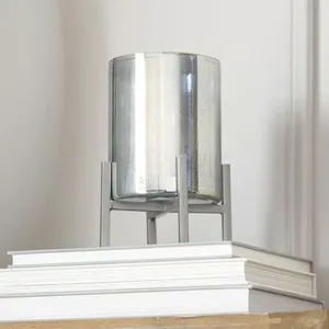 Nouveau porte-bougie en métal fait main tendance, accent artistique pour table, idéal pour la décoration de salon, d'hôtel et de restaurant - Product Image 1