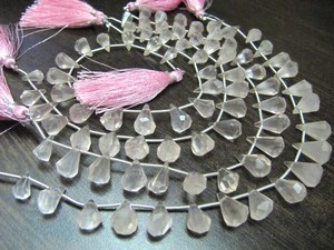 Perles de quartz rose naturel facettées en forme de goutte d'eau, de 6x10mm à 9x15mm, vendues par brin de 8 pouces de long. - Product Image 3