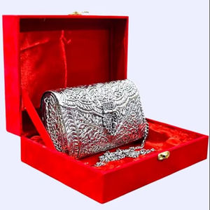 Pochette traditionnelle en laiton avec motif décoratif fait main, pochette de luxe ethnique en laiton pour femmes, pour fêtes et mariages - Product Image 3