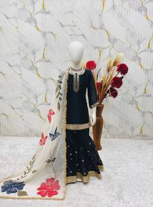Ensemble élégant pour enfants GMY en soie Sharara avec broderie riche et dupatta imprimé en organza - Product Image 4