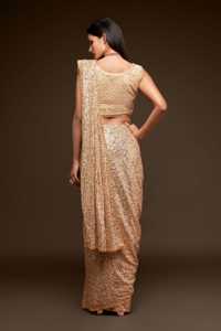 Sari de Georgette con Lentejuelas Doradas y Bordados, Estilo Indio Tradicional de Lujo para Fiestas y Eventos Nocturnos - Product Image 4