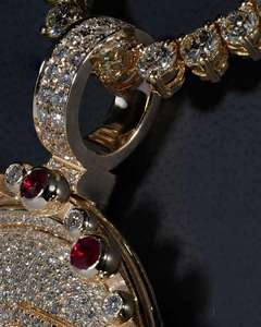 Pendentif médaillon à sertissage rond personnalisé avec diamant Moissanite et accents de rubis rouges, breloque lettre alphabet, bijoux unisexe - Product Image 4