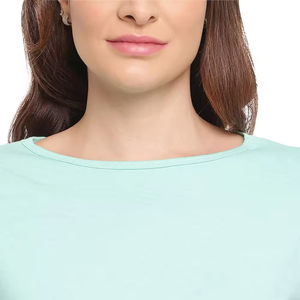 Ensemble décontracté d'été pour femme : T-shirt court et short en coton léger, respirant et confortable – Tenue deux pièces unie pour le voyage - Product Image 5