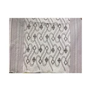 Nouvelle robe africaine au toucher doux pour les femmes africaines Vêtement brodé pour les couples africains Fabricant de vêtements - Product Image 1