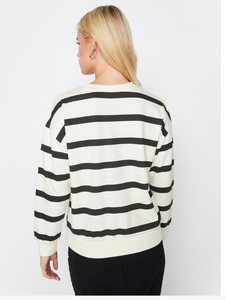 Sudadera Oversize Suave de Alta Calidad con Estampado y Diseño Cheche, Cierre Completo, Económica, Personalizable, Cómoda y Fácil de Cuidar - Product Image 6