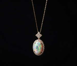Collier en opale, pendentif en cristal de guérison, chaîne minimaliste en platine, bijoux spirituels de luxe en pierres précieuses, cadeau de fiançailles pour femmes - Product Image 1