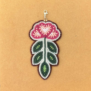 Porte-clés Breloque de Sac Cœur Floral Perlé, Tendance, Broderie Multicolore, Fait Main, Écologique, pour Fête Nationale et Remise de Diplôme - Product Image 1