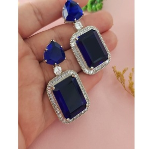 ต่างหูเงินชุบคุณภาพพรีเมียมประดับเพชร CZ สวยงามสำหรับผู้หญิงและเด็กผู้หญิง เหมาะสำหรับงานกลางคืน งานปาร์ตี้ และแฟชั่น - Product Image 2