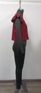 Top corto de punto con cuello en V y manga con volantes para mujer, color rojo, con lunares, informal - Product Image 3