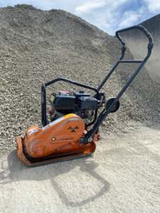 ขายส่งจากโรงงานโดยตรงในราคาที่แข่งขันได้ เครื่องบดอัดแผ่นสั่นสะเทือน 15Kn Powershift ไม่มีแบตเตอรี่และที่ชาร์จ เบลเยียม - Product Image 4