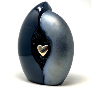 Urna Funeraria de Color Azul Oscuro Antiguo con Forma de Lágrima y Corazón para Adultos y Mascotas, 200 Pulgadas Cúbicas, Ecológica, Duradera y Personalizable - Product Image 3