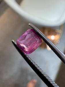 พลอยสปิเนลสีชมพูธรรมชาติทรงคุชชั่น 1.00 กะรัต แบบเจียระไนหลากเหลี่ยม ขายส่งจากเหมืองแทนซาเนีย เหมาะสำหรับทำเครื่องประดับ - Product Image 1