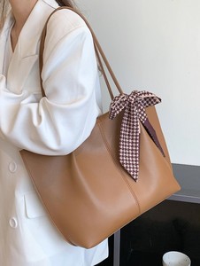 Selección de Bolsos de Mano para Mujer de Estilo Moderno, Hechos de Cuero de Alta Calidad y Disponibles en Diseños Casuales - Product Image 3