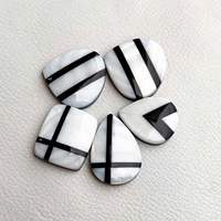 Cabochons de designer vintage à rayures noires et blanches en nacre naturelle faite à la main et en onyx noir