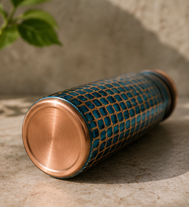 Botella de Agua de Cobre Puro Martillado a Mano con Acabado Texturizado en Cobre Antiguo y Azul, Tapa de Cobre Hermética - Product Image 2