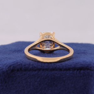 Anillo de Compromiso de Diamantes con Corte Esmeralda en Oro Sólido de 18K para Mujer, Estilo Clásico, Certificado IGI - Product Image 2