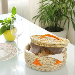 ตะกร้าหญ้าสะบายอิสระจากธรรมชาติพร้อมฝาปิด ลายทางสีเหลืองขาว ภาชนะเก็บของอเนกประสงค์สำหรับตกแต่งบ้าน - Product Image 2