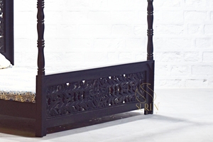 Cama de Madera Maciza Ecológica y Duradera con Tresera Tallada, Diseño Contemporáneo, Muebles de Hotel para Resorts, Uso Comercial, Rajasthan - Product Image 4