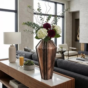 Vase de table en bronze moderne effet métal liquide avec texture côtelée, fait main, support décoratif pour fleurs, idéal pour centre de table de mariage - Product Image 5
