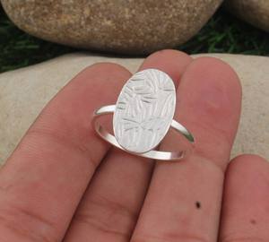 Bague de mariage classique moderne en argent sterling 925, forme ovale, à anse fendue, pour femme, style artisanal géométrique - Product Image 2