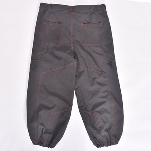 Pantalon de neige cargo noir avec coutures rouges imperméable et coupe-vent avec doublure en polaire chaude taille réglable et plusieurs poches - Product Image 1