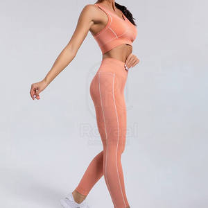 Ensemble de yoga pour femmes, léger, design unique, fabriqué au Pakistan, pour une utilisation en extérieur, en spandex et polyester. - Product Image 5