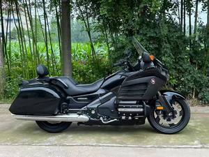 Moto de tourisme d'occasion Gold Wing F6B 1800cc 6 cylindres, grande cylindrée, cruiser longue distance avec sacoches latérales et dossier - Product Image 5
