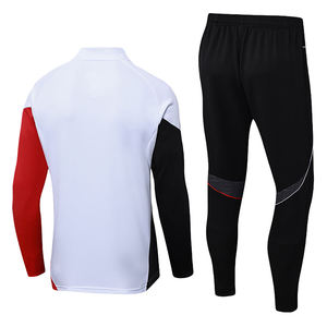 Ensemble de survêtement sportif moderne pour homme, personnalisé, en nylon, léger, coupe-vent, veste et pantalon de jogging élastique. - Product Image 6