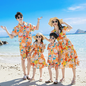 Tenues Assorties Famille : Robe Polynésienne Mère & Fille, Ensemble Couple Polynésien, Vêtements Floraux pour Vacances - Product Image 4