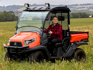 Véhicule utilitaire compact Kubota RTV520 d'origine, 4x4, avec benne de chargement pour usage agricole, jardinage et industriel - Product Image 1