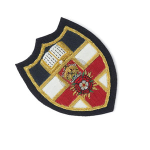 Badges brodés à coudre de haute qualité avec fils multicolores, tissu écologique, motifs personnalisés et construction durable - Product Image 3