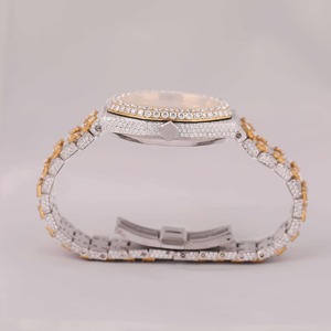 Montre-bracelet de luxe en acier inoxydable entièrement sertie de quartz, unisexe, faite à la main, avec diamants Moissanite de clarté VVS et cristal saphir - Product Image 4