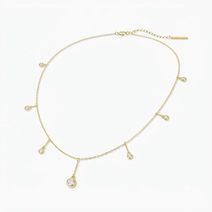Collier délicat minimaliste à maillons goutte d'eau, effet superposé, avec diamant de laboratoire 0,35 carats (couleur E, pureté VVS1) en or massif 14 carats - Product Image 5