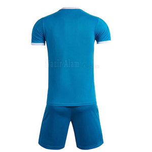 Ensemble d'uniformes de football pour hommes, maillot et short à séchage rapide, conçus pour l'entraînement quotidien, les matchs amicaux et le jeu d'équipe - Product Image 2