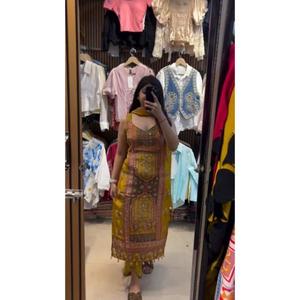 NOUVEAU SALWAR KAMEEZ MODERNE EN SOIE NATURELLE LOURDE À IMPRESSION NUMÉRIQUE ET TRAVAIL MANUEL POUR SOIRÉE - Product Image 1